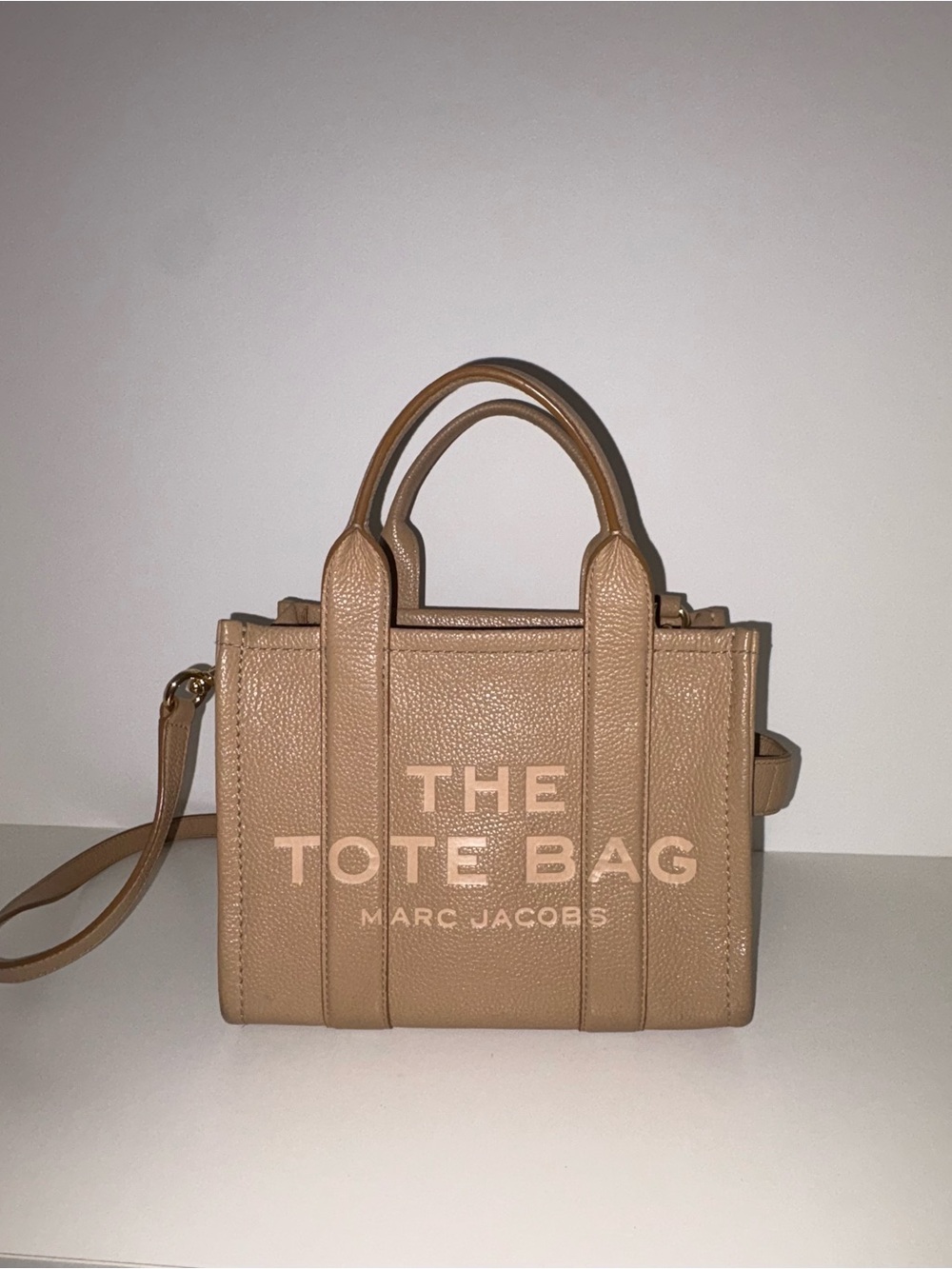 Marc Jacobs Leather Tote Bag in Tan